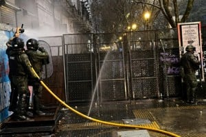 Enfrentamientos entre manifestantes y fuerzas de seguridad, con detenidos y personas heridas. Créditos: NA / Claudio Fanchi