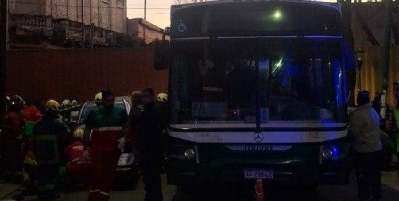Chocaron un tren y un colectivo a metros de La Bombonera