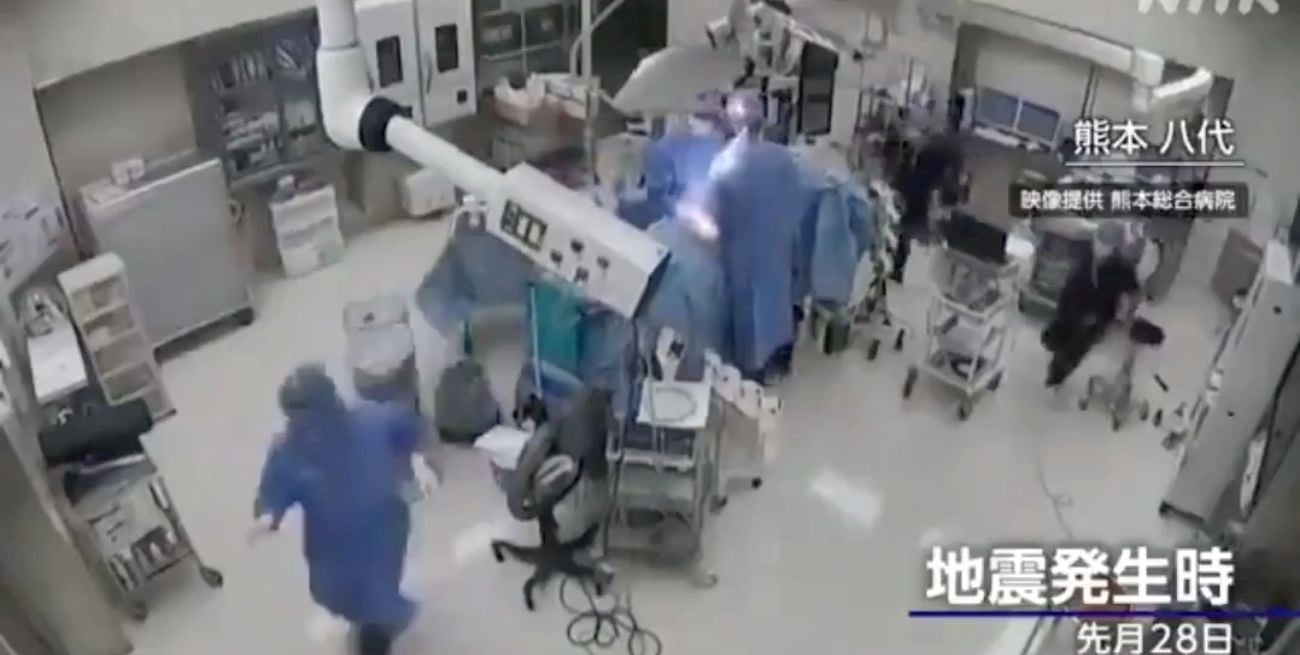 Un terremoto de 6,8 sacudió a un equipo médico en plena cirugía en Japón