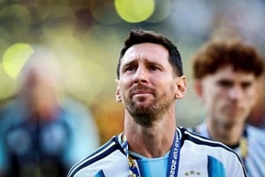 Messi arribaría este sábado a Rosario para acompañar a su familia y despedir a su padre.
