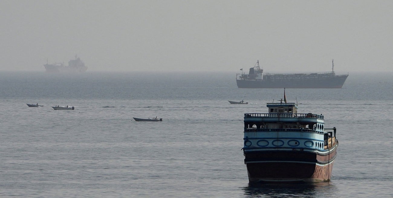 Emiratos Árabes Unidos denunció un ataque iraní contra un buque petrolero