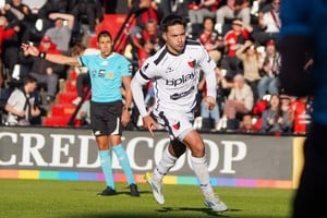 Colón de Santa Fe se enfrentó a San Telmo por la fecha 24 del torneo de ascenso en el estadio Brigadier López. Foto: Fernando Nicola.