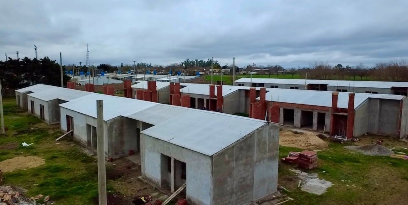 Acebal: avanzan las obras de 30 viviendas que ya alcanzaron el 50 % de ejecución