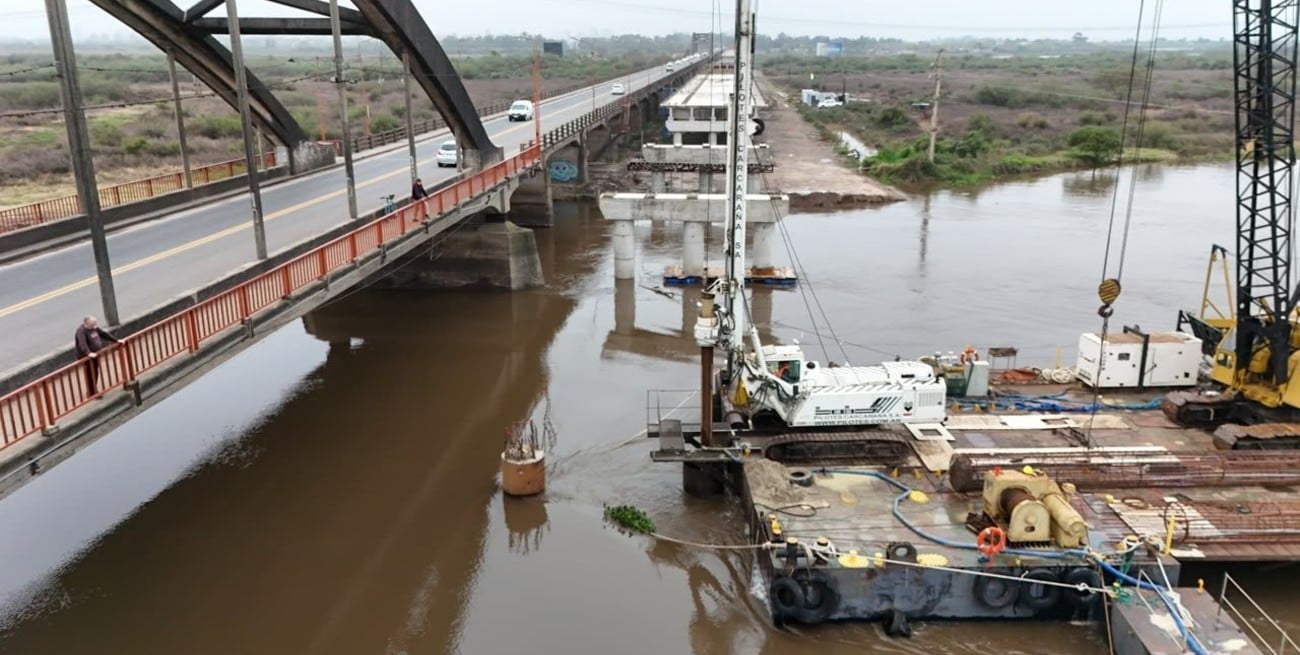 Nuevo Puente Carretero: continúa el pilotaje en el río Salado