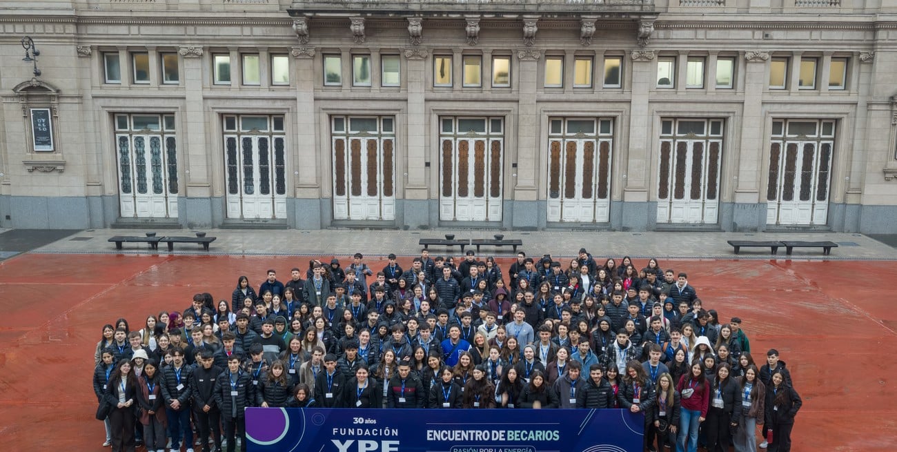 Fundación YPF festeja sus 30 años con un encuentro de 250 becarios en el Teatro Colón