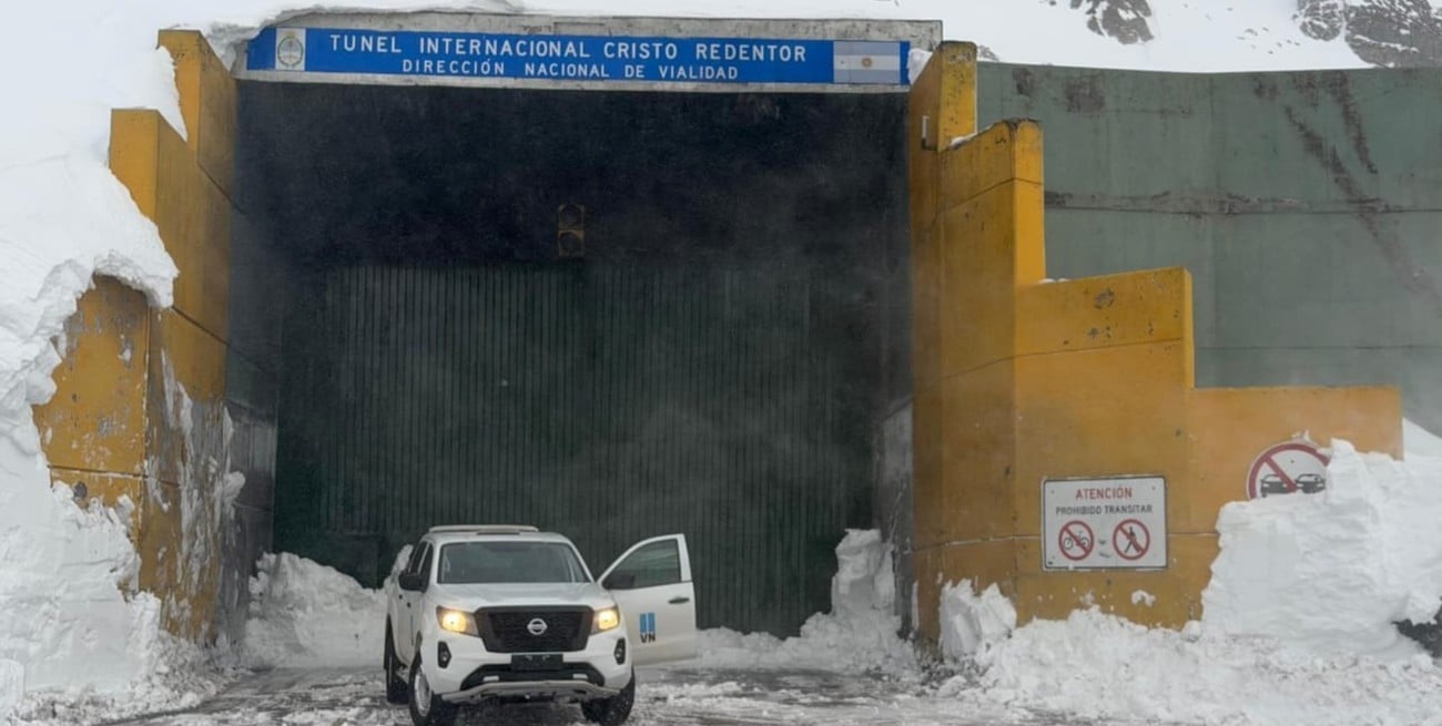 El Paso Cristo Redentor permanece cerrado por la nieve y crece la preocupación de los camioneros por las pérdidas