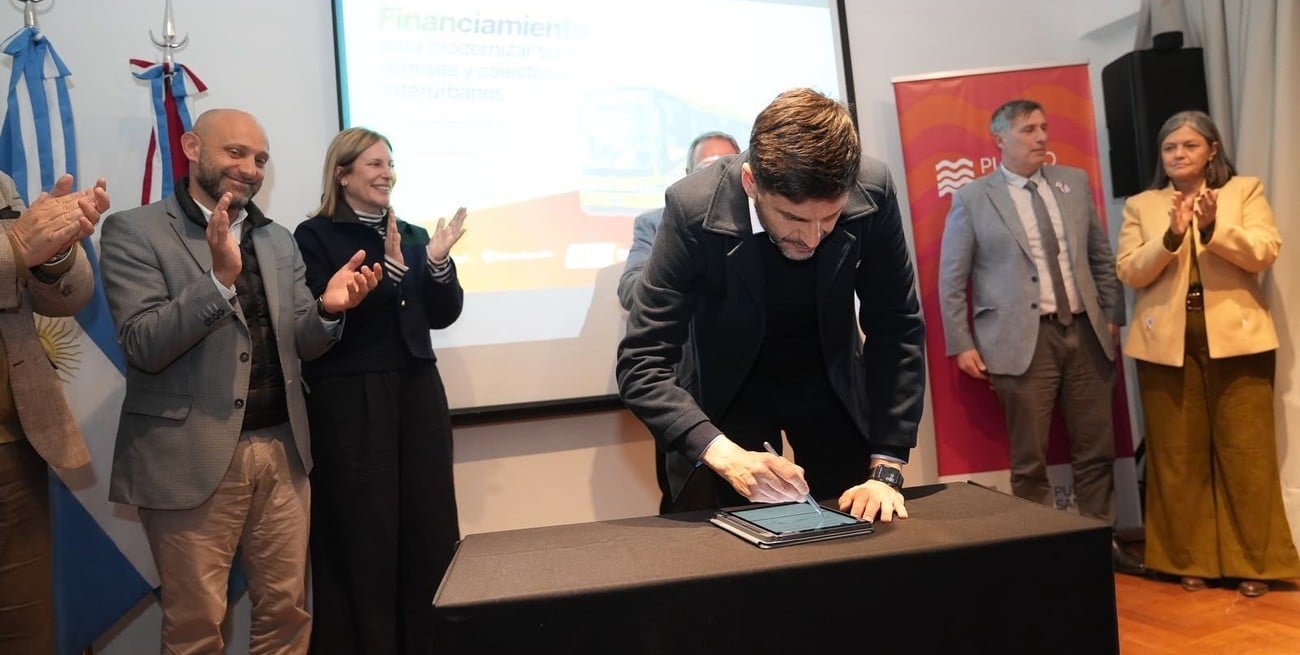 Santa Fe apalanca líneas de créditos para renovar colectivos interurbanos, taxis y remises
