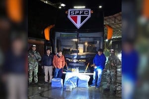 Increíble previa de São Paulo en Bolivia: incautaron con 86 kilos de marihuana el micro que iba a buscar al plantel
