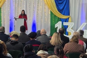 Durante la jornada se recordó la historia y los orígenes de Ambrosetti, destacando el trabajo de sus fundadores y de las familias que construyeron la identidad de la comunidad