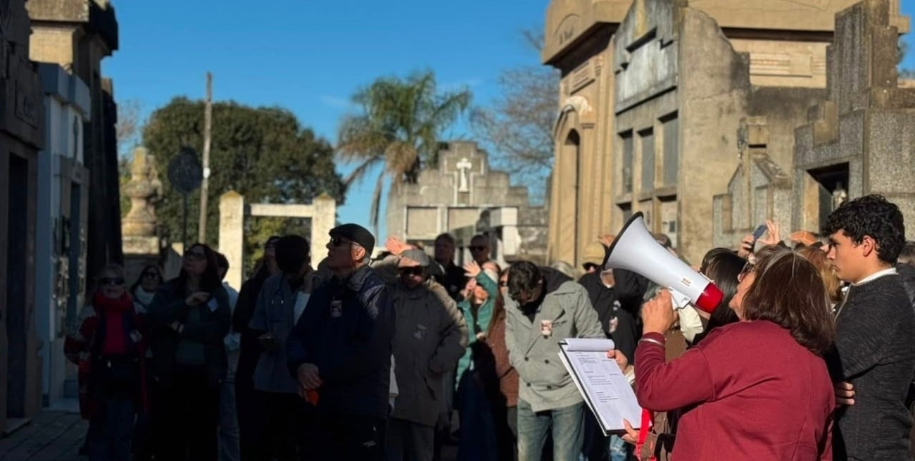 El Cementerio Parroquial de Pilar abrió sus puertas a un recorrido por la historia local