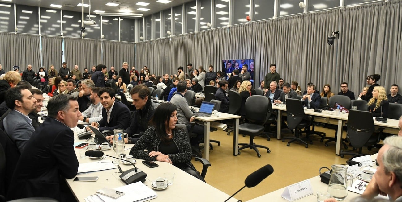 Tras polémica con expositores afines, el oficialismo dictaminó la reforma del BCRA
