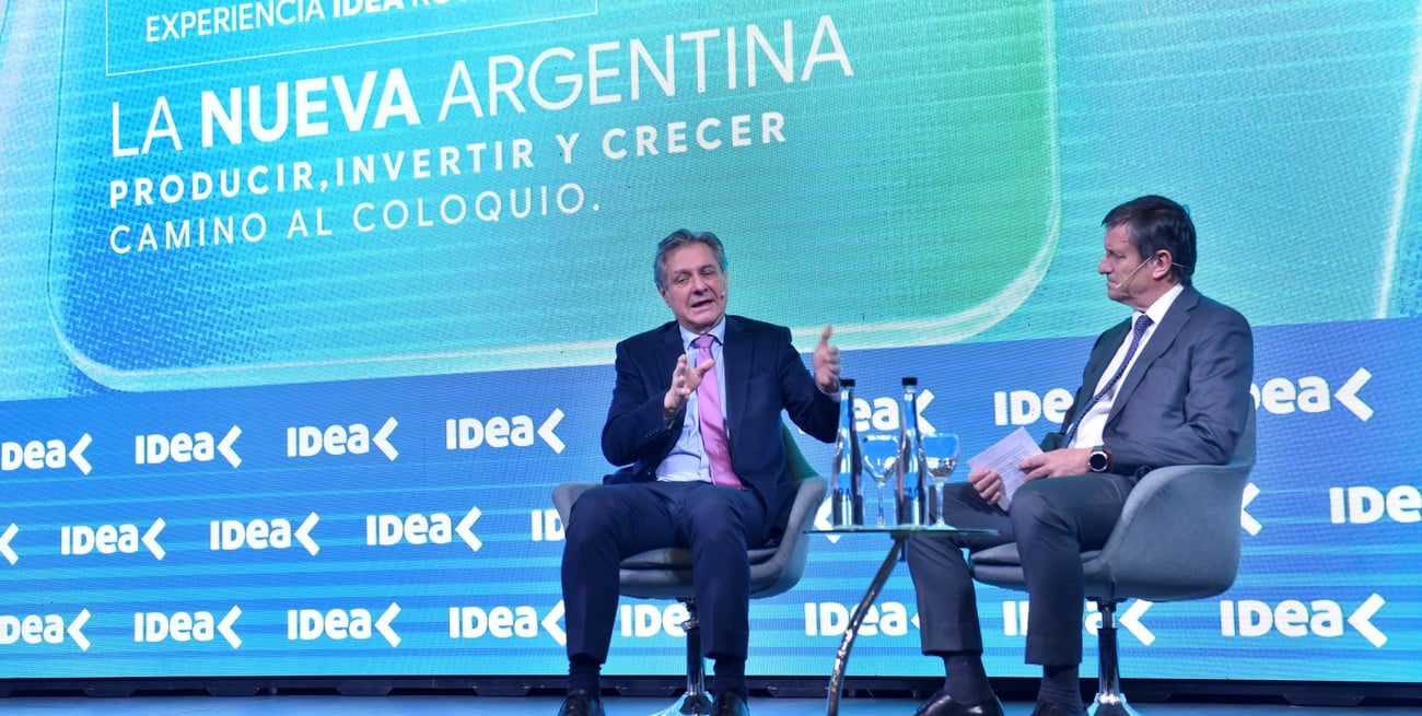 Daza explicó por qué habrá dólares para despejar riesgos de una corrida antes del 2027 electoral
