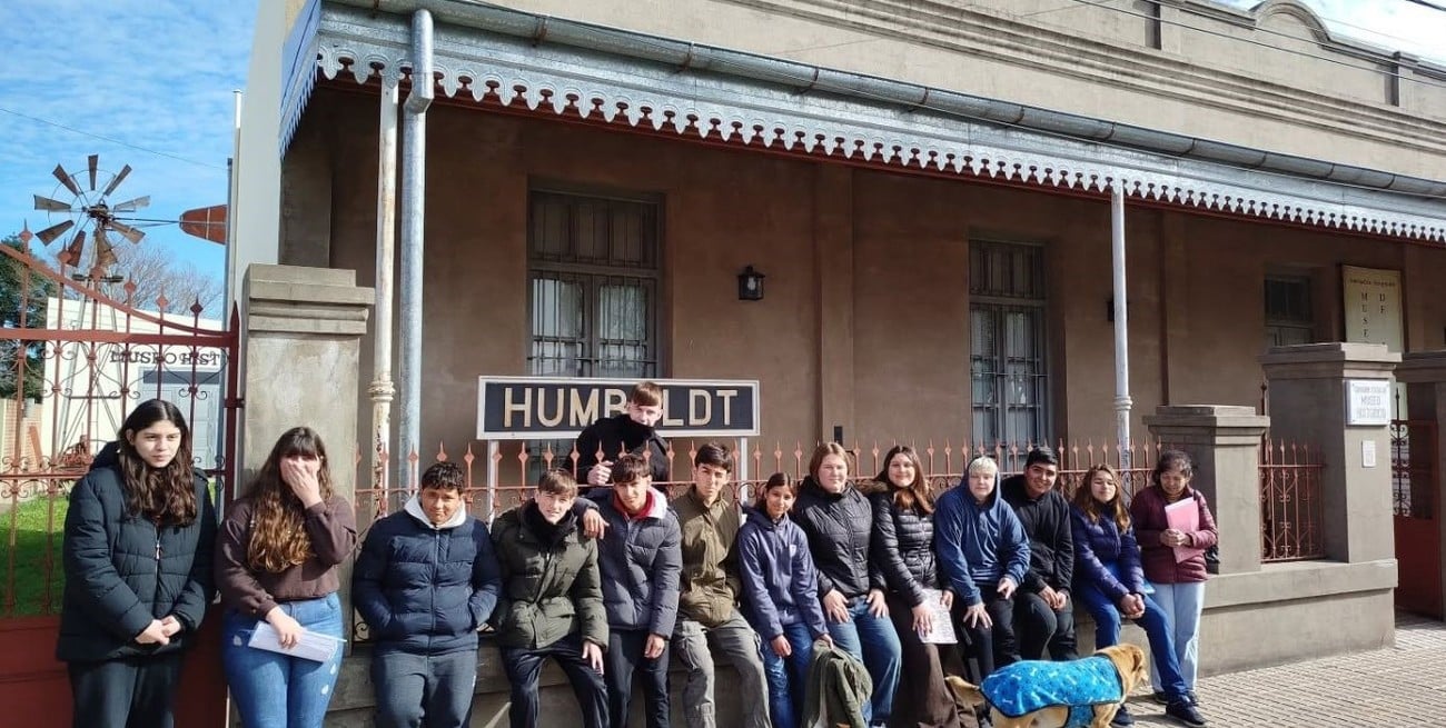 "La Escuela va al Museo": estudiantes del Núcleo Rural de Cavour conocieron la historia regional