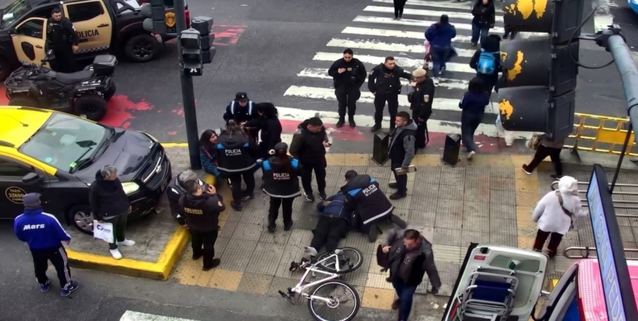 Buenos Aires: un taxista perdió el control de su vehiculo y atropelló a tres peatones