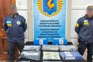 Parte de la documentación secuestrada durante el operativo. Foto: PFA
