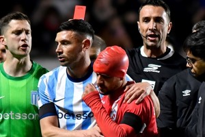 Adrián Martínez recibió tres fechas de suspensión por su expulsión ante Argentinos Juniors.