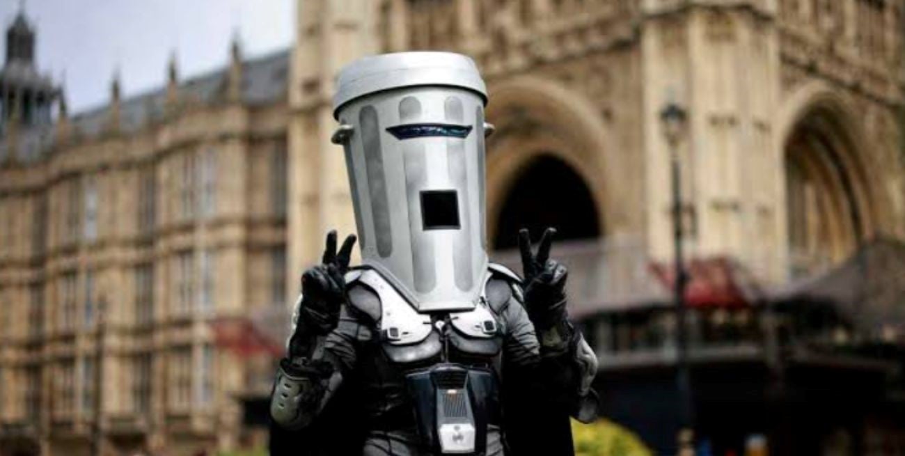 "Conde Tacho de Basura": quién es el candidato británico viral que logró casi el 27% contra Farage