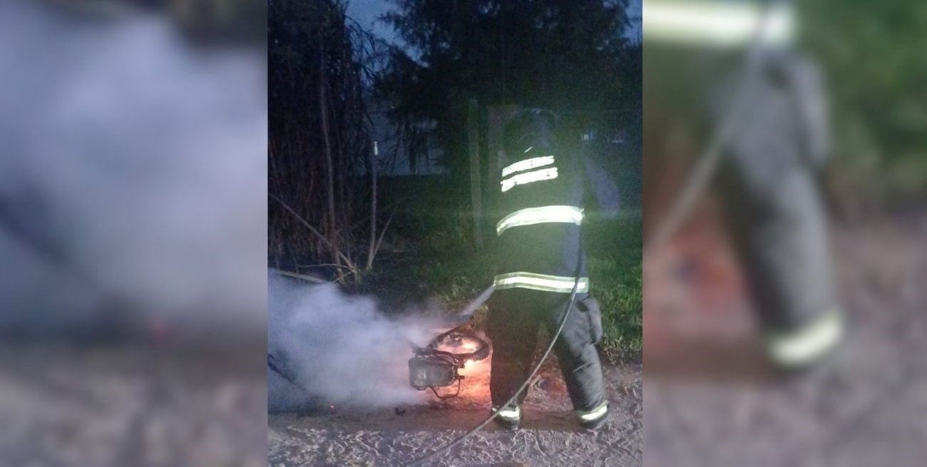 Disparó contra policías, incendió una moto y terminó detenido en San José del Rincón