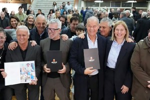 Midachi con santafesinos en la presentación del libro en CABA. Foto: El Litoral