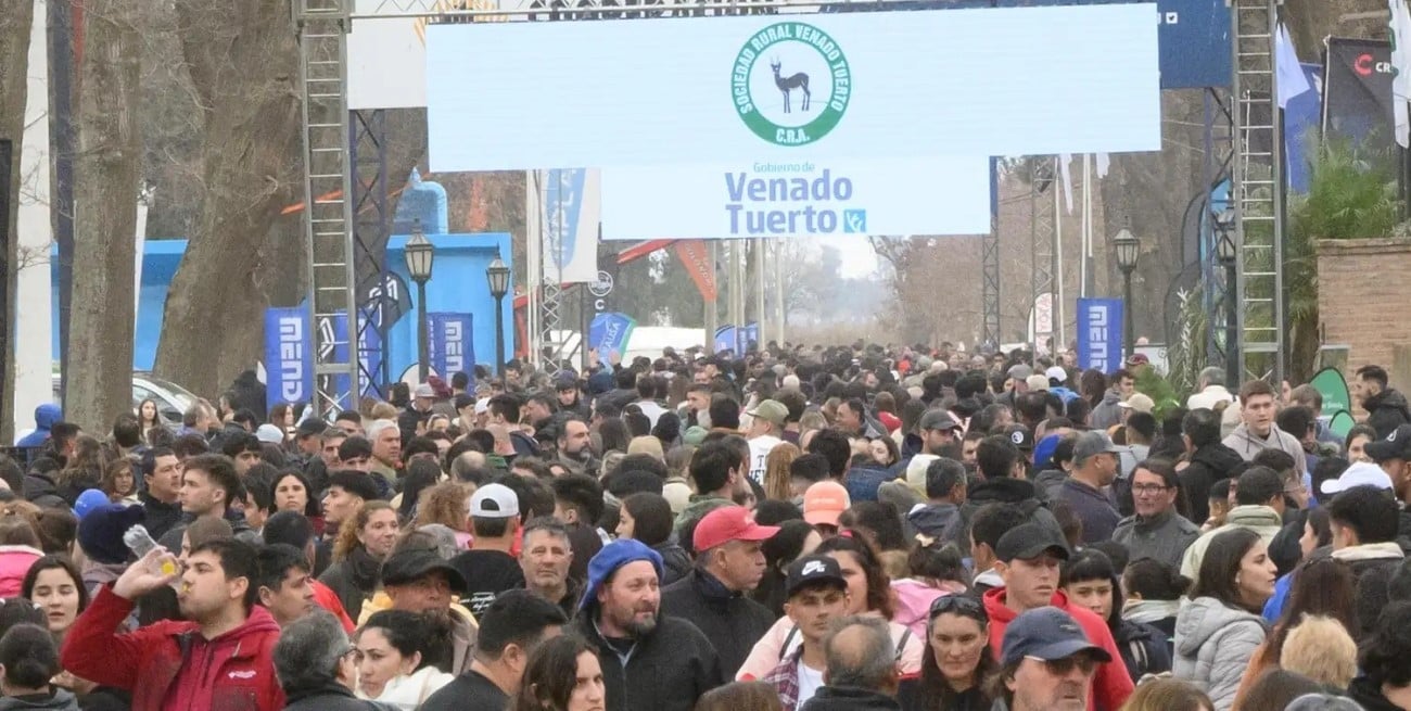 La vicepresidenta Villarruel participa del corte de cinta de la 90° ExpoVenado