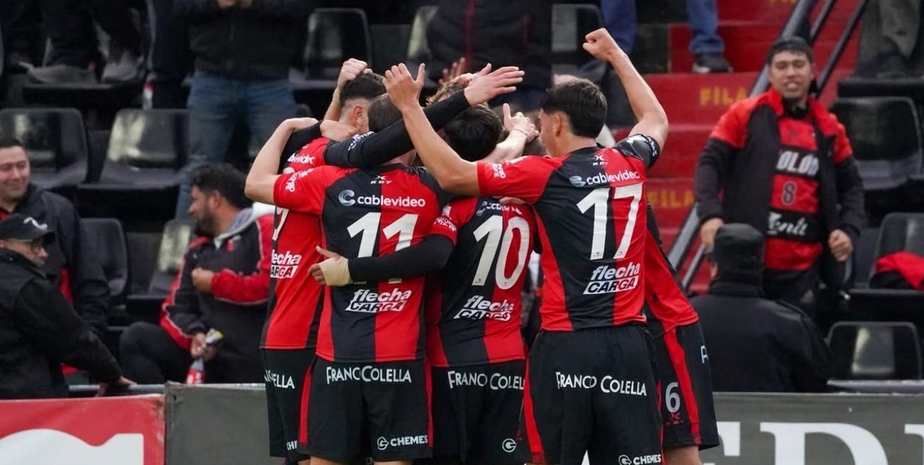 Colón golpeó en el momento justo, goleó a Patronato y sumó su segundo triunfo consecutivo en el Brigadier