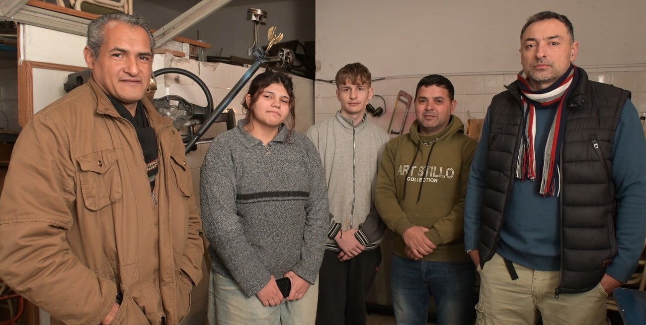 La solidaridad también se aprende: la Técnica Belgrano fabricó un andador adaptado para un niño

