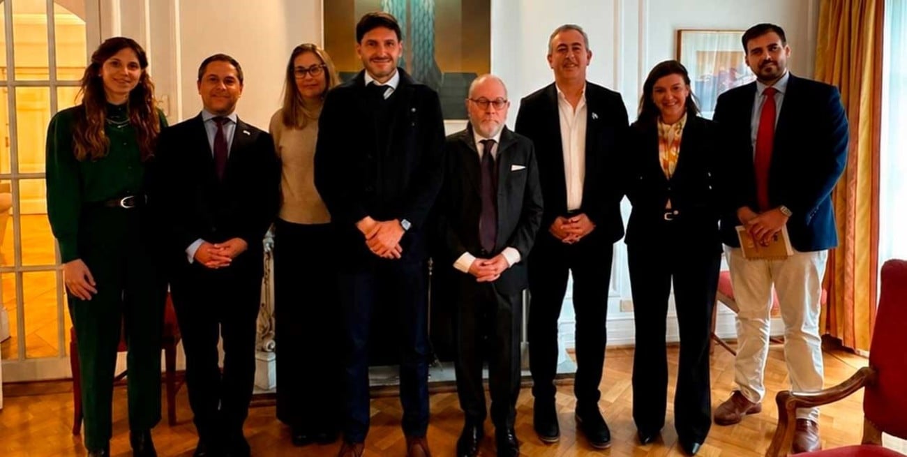 Pullaro cerró su viaje a Chile con una reunión con el embajador Faurie