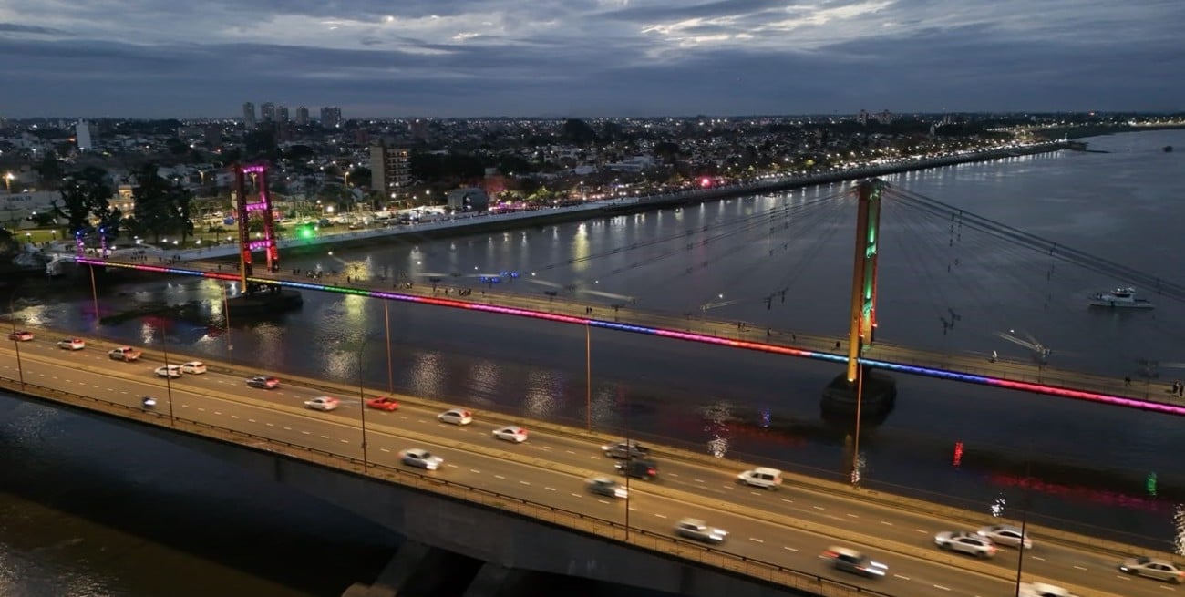 El Puente Colgante vuelve a brillar: así son las luces nuevas