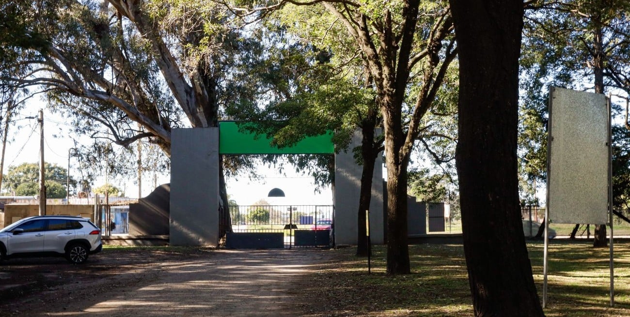 Licitan el renovado pórtico, cerco e iluminación para la ex granja La Esmeralda