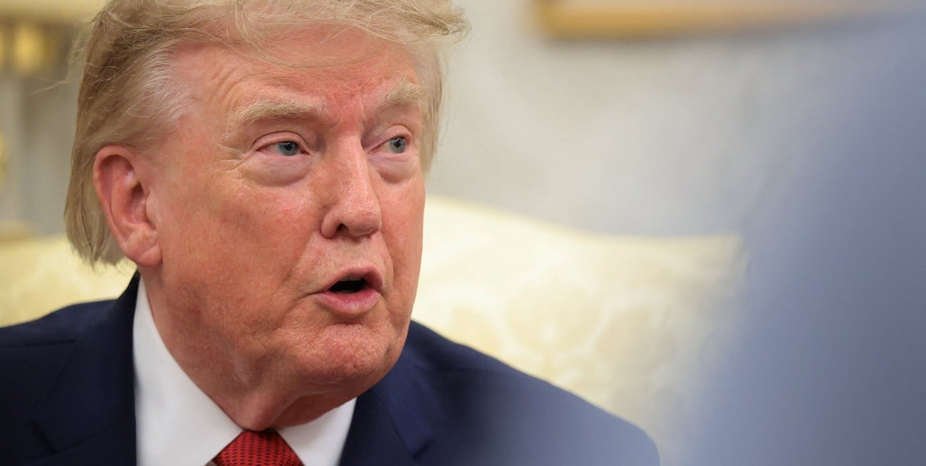 Trump exigió la rendición de Irán y amenazó con bombardear Omán por el estrecho de Ormuz