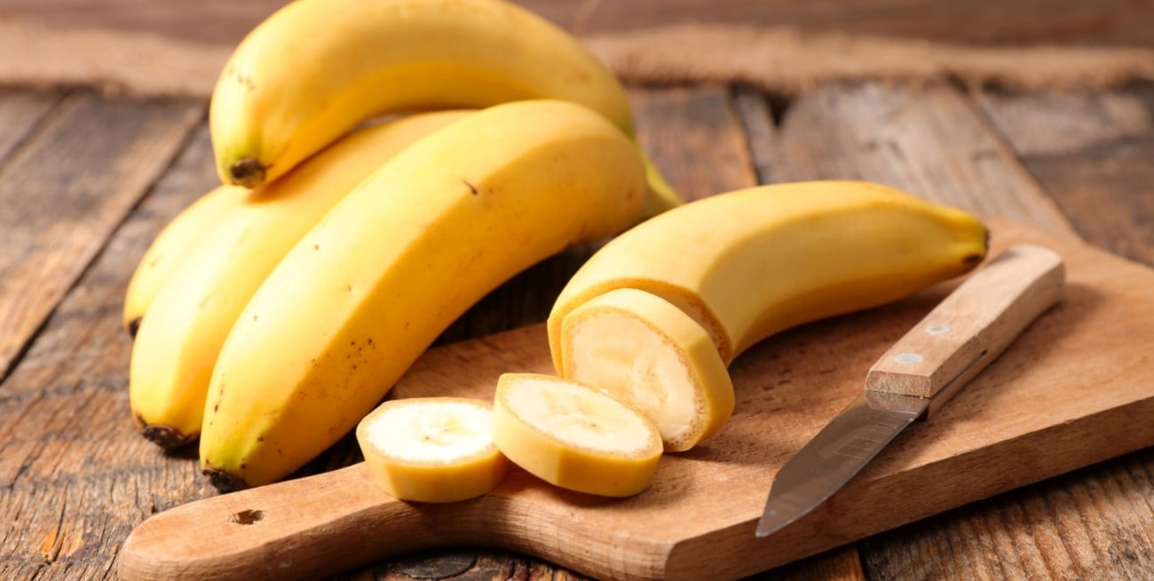 ¿Qué pasa si comés banana todos los días? Beneficios, cantidad y quiénes deberían moderarla