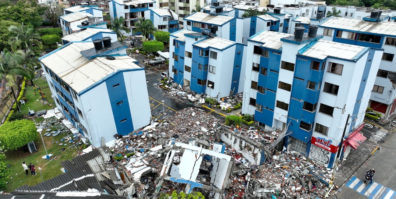 Sube a 329 la cifra de muertos por el terremoto en Colombia