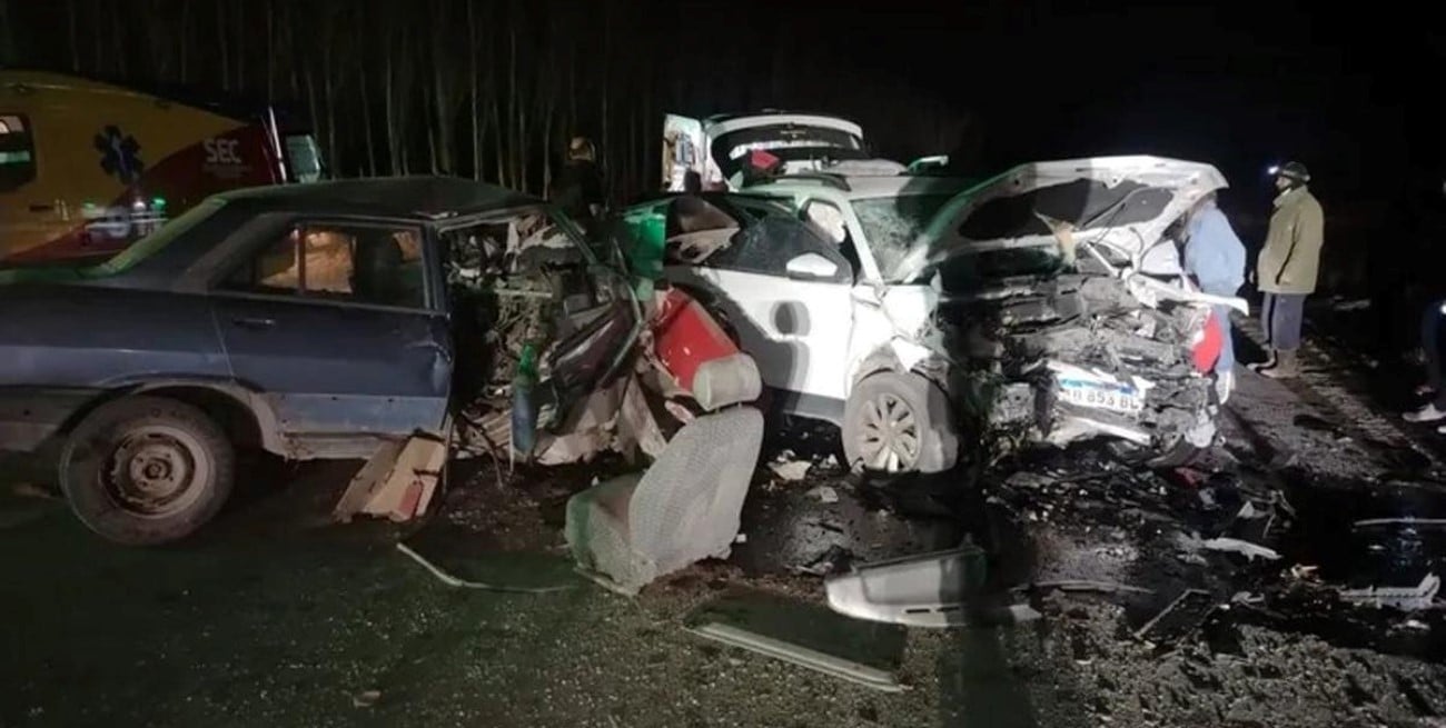 Murió un árbitro de fútbol tras un choque frontal en Mendoza: cinco heridos