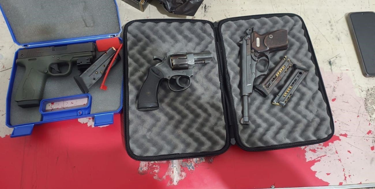 Una discusión entre hermanos terminó con tres armas secuestradas y un detenido