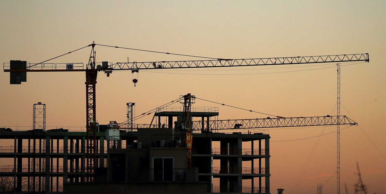 El costo de la construcción subió 2,1% en julio y acumuló 19,2% en el año