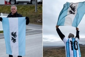 El veterano Eduardo Canitrot fue quien hizo flamear nuevamente la bandera argentina en las Islas Malvinas tras 44 años. Foto: X