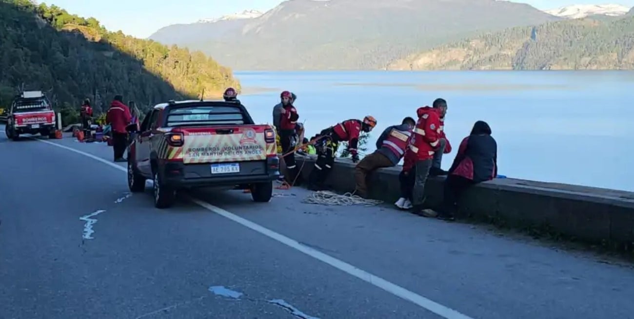 Neuquén: murió un hombre tras caer con su auto al lago Lácar