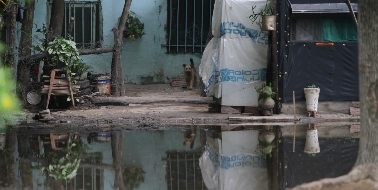 Colastiné Sur: vecinos limpiaron canales y reforzaron defensas ante el temor de una nueva inundación