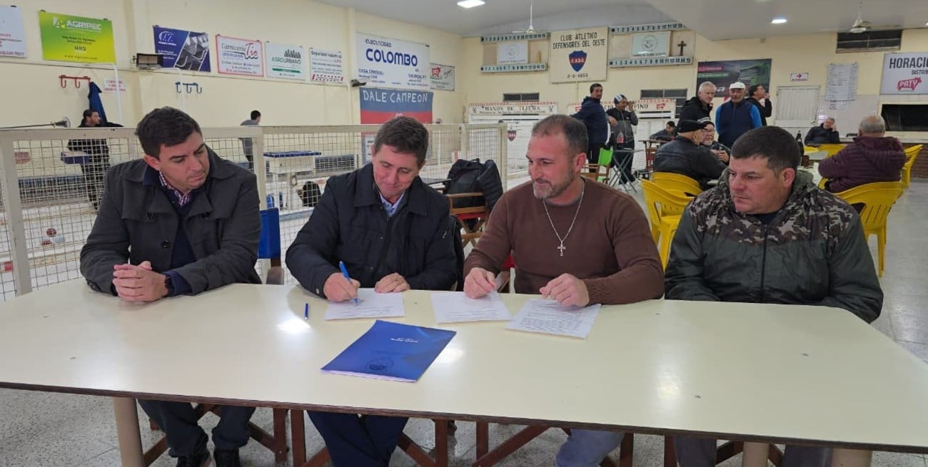 Pirola impulsa dos nuevos natatorios en Esperanza