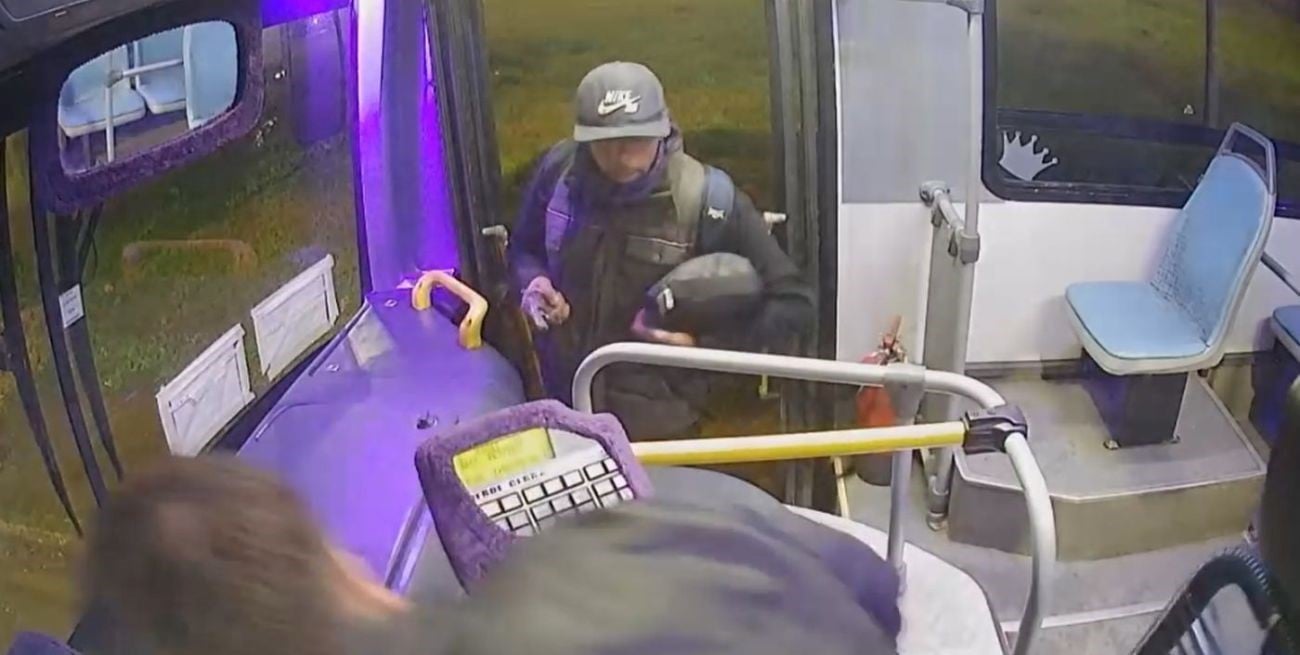 Video: así fue el asalto que sufrió el chofer de la Línea 8 en Santa Fe