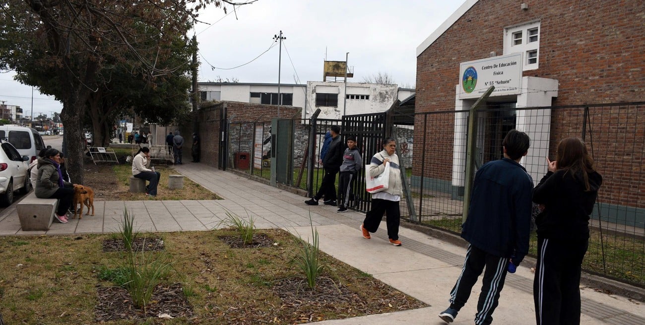 Mejoran las veredas de 50 escuelas de Santa Fe