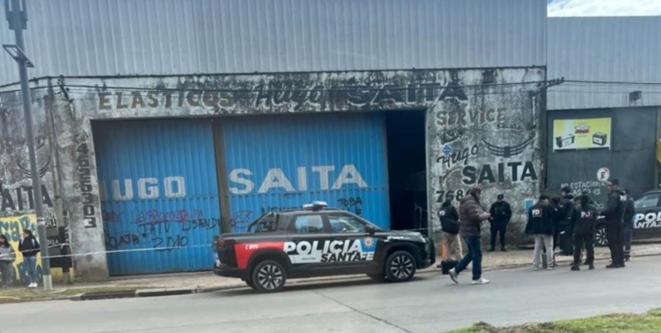 Tragedia en Rosario: un operario muere al ser aplastado por un colectivo en un taller mecánico