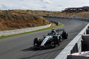 George Russell, con el Mercedes, durante la clasificación Sprint del Gran Premio de los Países Bajos, en el circuito de Zandvoort. REUTERS/Jakub Porzycki