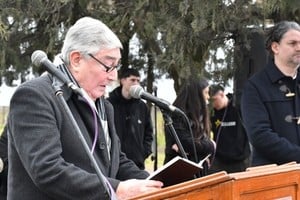 El pastor Oscar Domínguez, durante el acto por San Martín en Venado Tuerto.