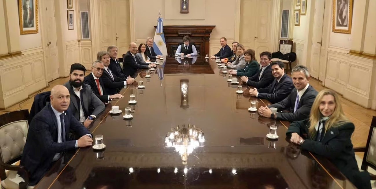 Javier Milei regresó a la Casa Rosada y recibió a su Gabinete