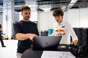El argentino completó cuatro sesiones con MP Motorsport en el nuevo circuito de Madrid. Fue el mejor piloto de su equipo en tres de ellas y sumó información importante para el cierre de su primera temporada en Fórmula 3.