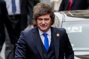 Javier Milei encabezó la reunión con diputados y senadores oficialistas en la Casa Rosada. Foto: Reuters