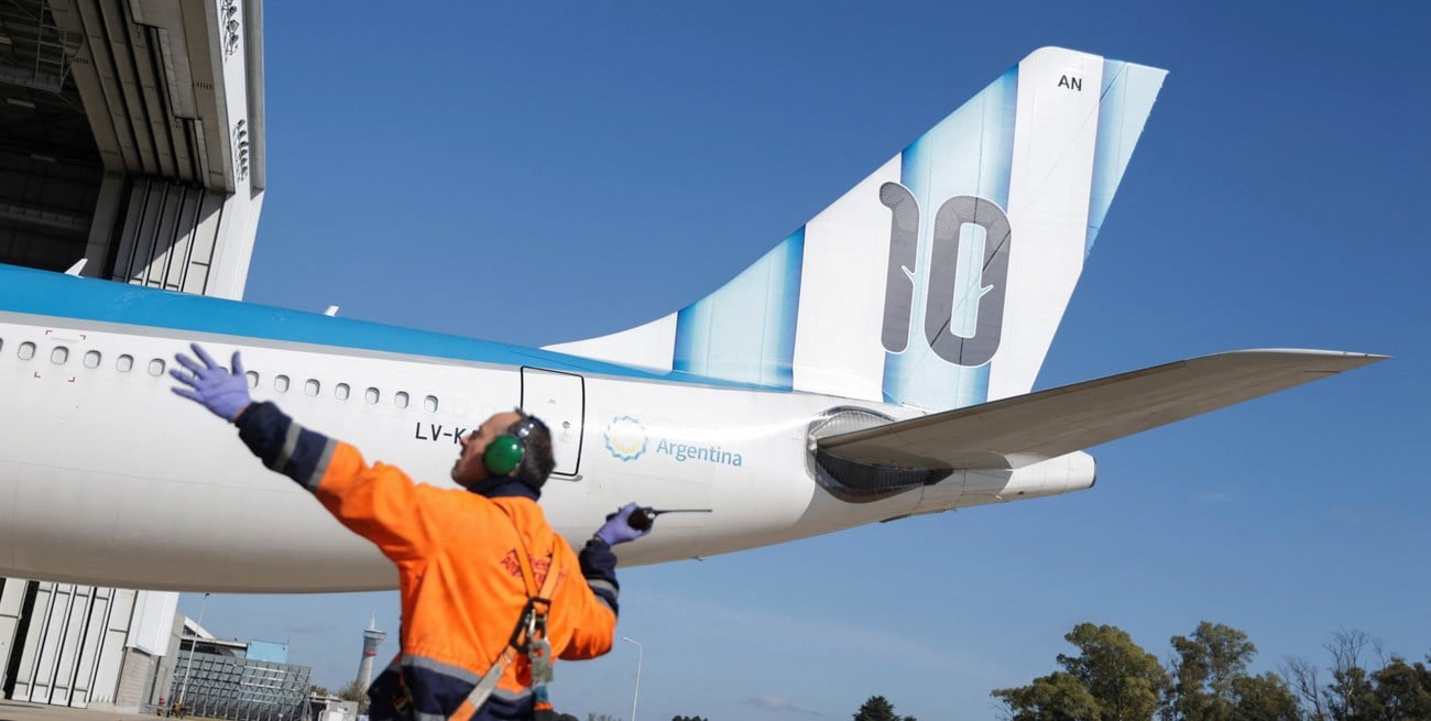 En el mes del Mundial, los viajes de argentinos al exterior cayeron 17,3%