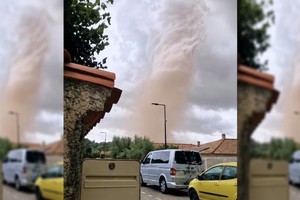 Un tornado atravesó el lunes por la tarde la localidad de Pomas. Créditos: Denis Maréchal X