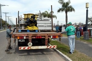 La pista de remo ya llegó a la Costanera Este de Santa Fe para los Juegos Suramericanos.